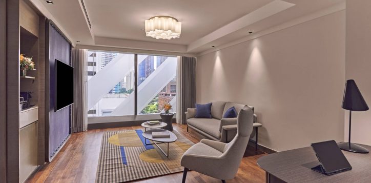 pso-deluxe-suite-living-area-2-2