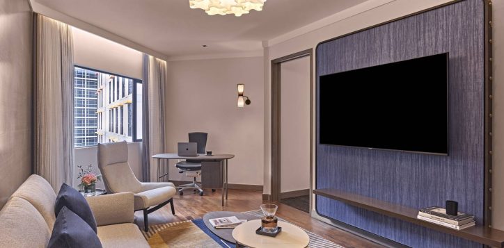 pso-pullman-suite-living-area-2-2