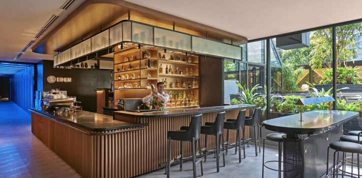 suguhan-koktail-di-atelier-lounge-bar_-2