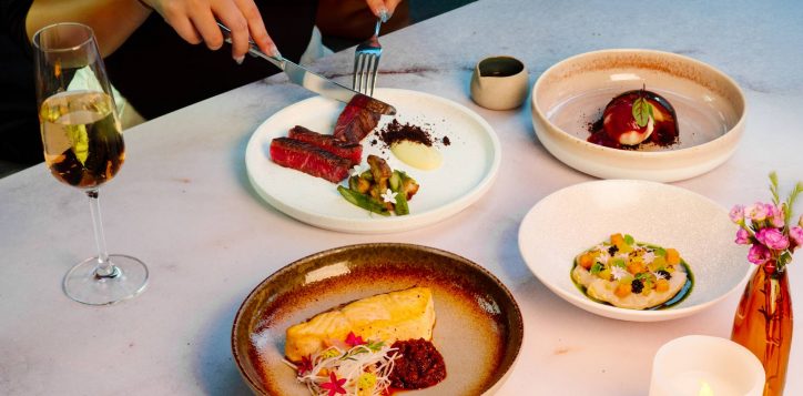 set-dinner-at-eden-restaurant_25-2