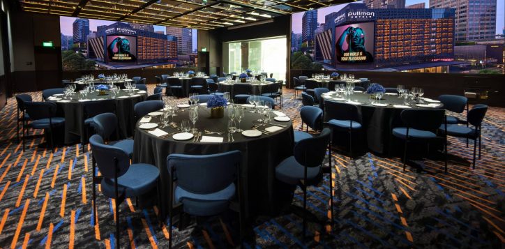 16x9-round-banquet-table-with-led-facade-building_2-compressed-2